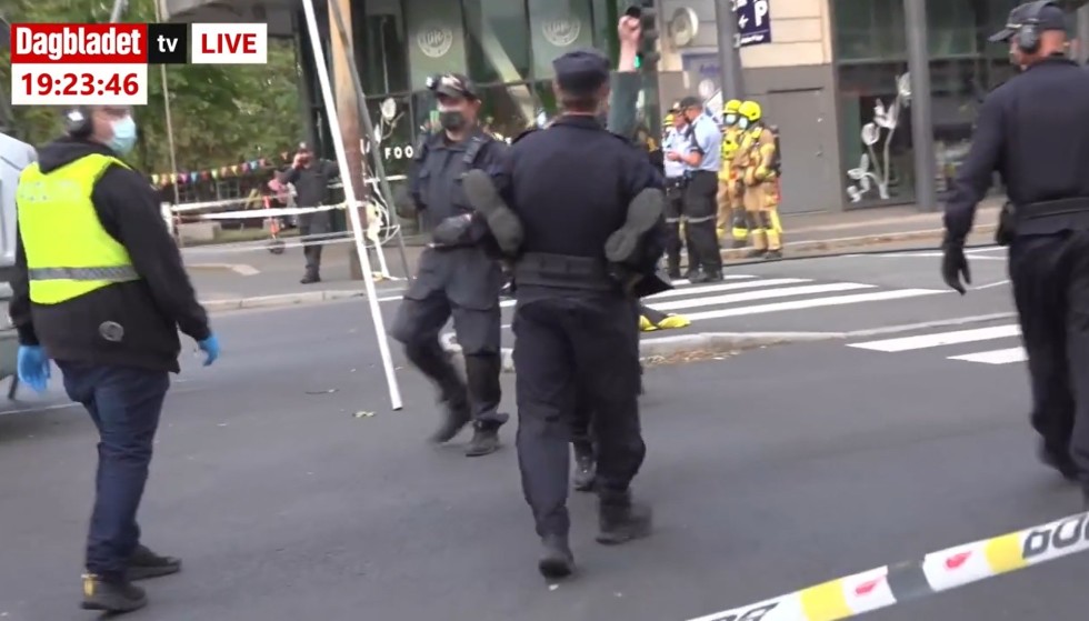 GARID OUT: Activists who did not want to leave the place by their own machine were taken away by the police.  Photo: Edward Stenland / Doc Blooded TV