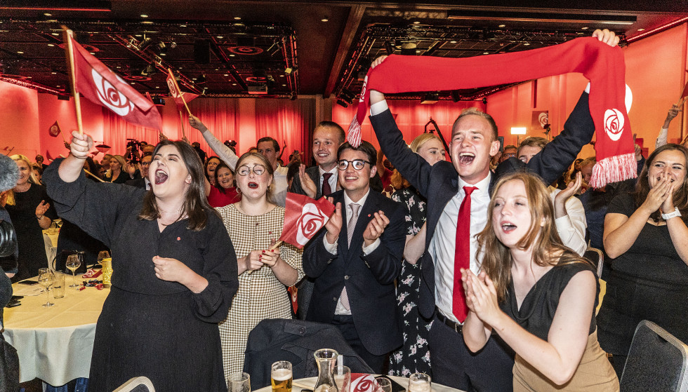 Cheers: There was a lot of joy in the up-and-coming election awareness when the victory was real.  Mouthpieces on the other hand and the distance were short.  Photo: Hans Arne Wetlock