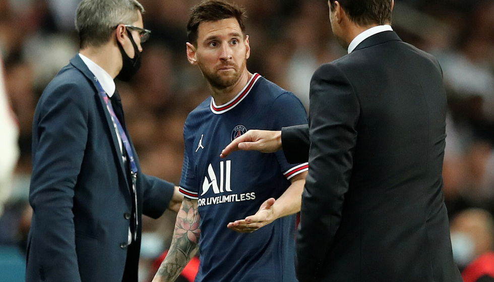 Unsatisfied: Lionel Messi says something to Mauricio Pochettino.  He raises his arm, but does not take the manager by the hand.  Photo: REUTERS/Benoit Tessier/NTP