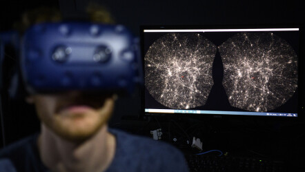 Virtual World: Internet community Decentraland exploded in popularity after Facebook chief Mark Zuckerberg announced that Facebook would change its name to Meta last month.  Here is a guy trying out virtual reality glasses.  Photo: Laurent Gillieron/Keystone via AP/NTB