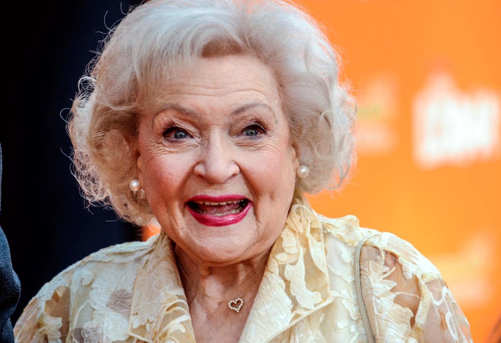 Legendary Actor Betty White Dies 99 Vg 