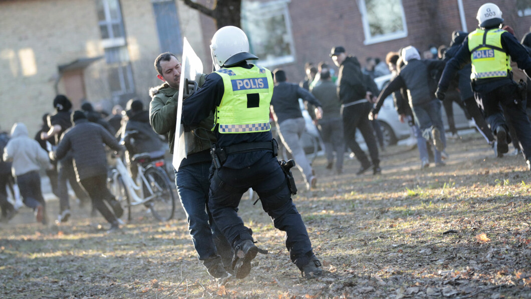 Violent protests: Counter-demonstrators attacked the police during the rally for Rasmus Paludan.  Here from Orebro.  Photo: Kicki Nilsson/TT