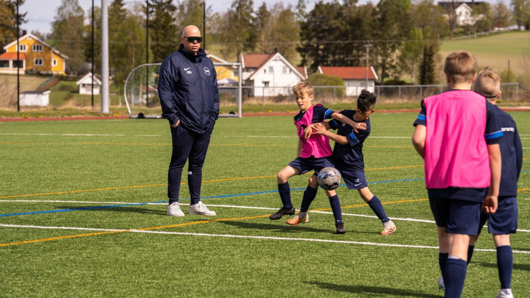 Moves to: NEXT Norway wants tough physical pushes and duels in training.  - But not to slip from behind, because we will not injure ourselves, says coach Dipdal.  Photo: Kristen Skarsten Olsen/TV 2