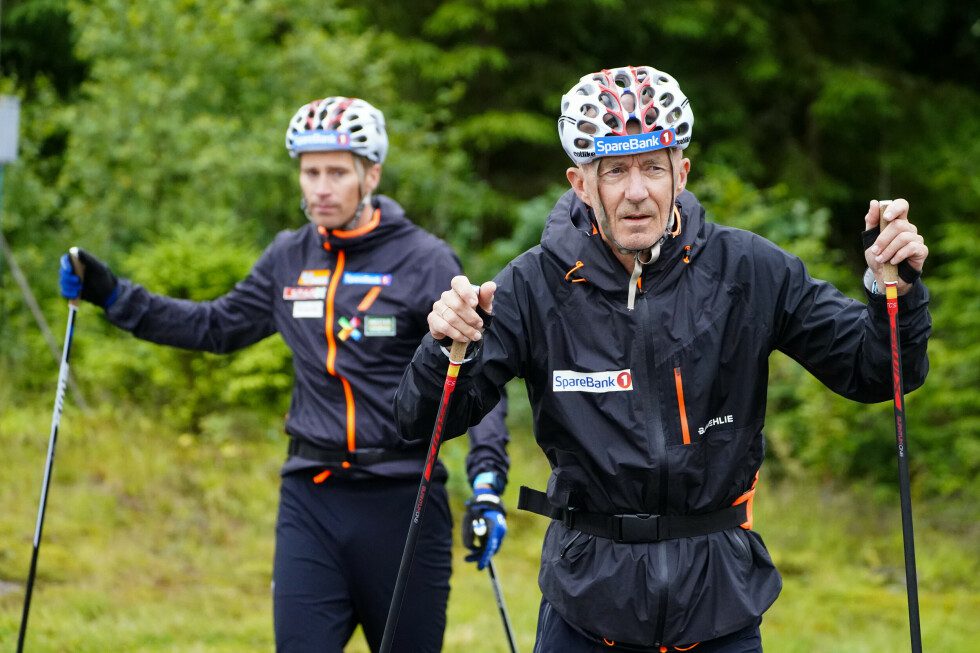 GO: Coaches Ole Morten Iversen (right) and Ola Vigen Hattestad.  Photo: Terje Pedersen / NTB