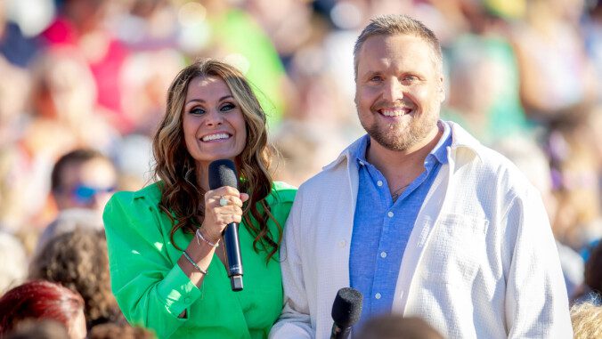 Record: Host Catherine Moholt has led Allsang on the border since 2007. Here with host partner Stian Thorbjørnsen during one of this year's Allsang radio programme.  Photo: Thomas Andersen / TV 2