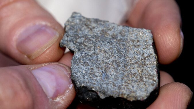 This is also what a meteorite could look like.  Photo: Torstein Bøe / NTB