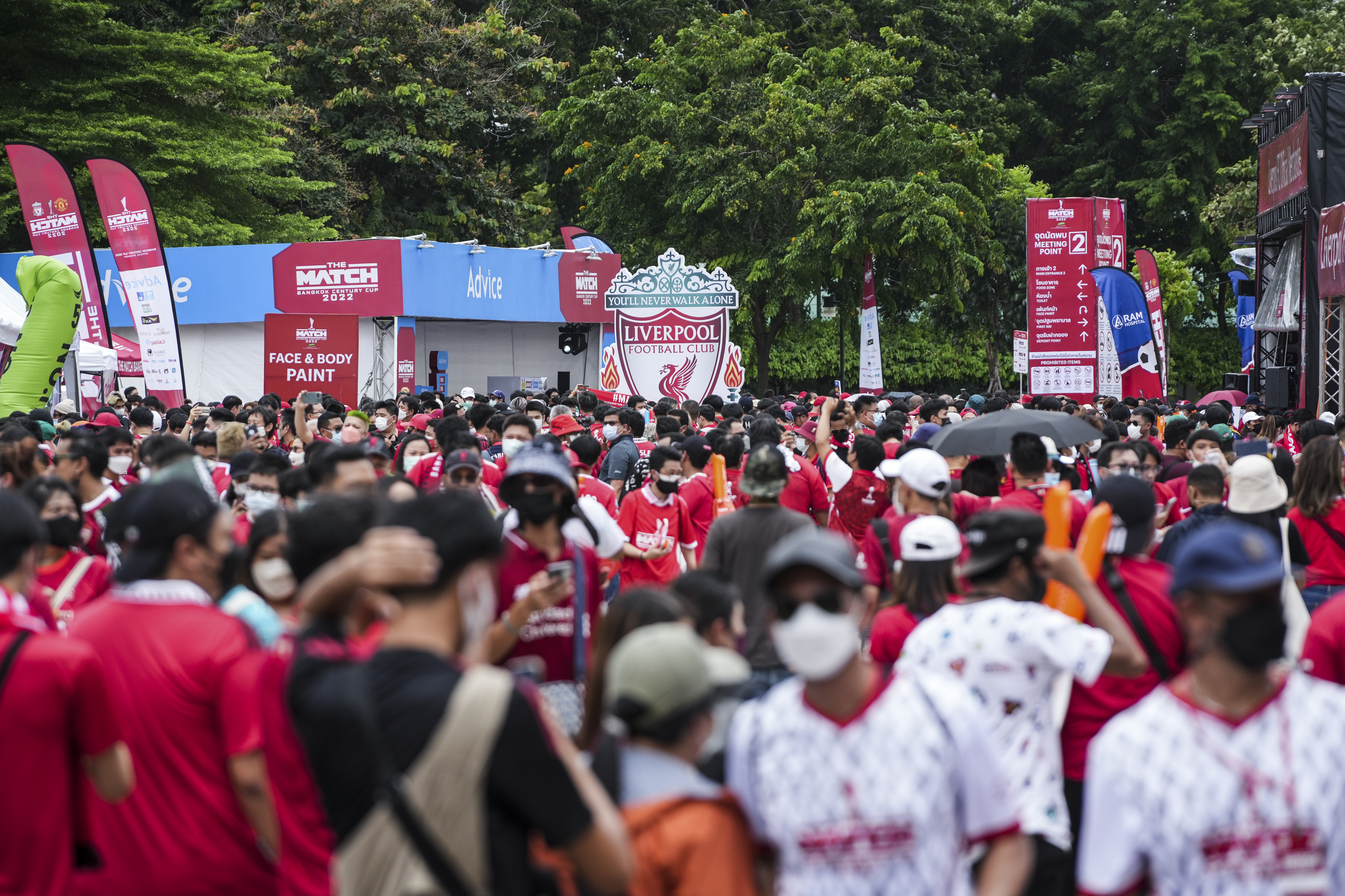 Already popular and 'live': outside the Rajamangala National Stadium in Thailand, the folk festival kicks off.