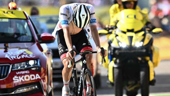 Lightness: Tadej Pogacar was unable to follow Jonas Vingegaard over the target mountain of Hautacam.  Photo: Marco Bertorello/AFP