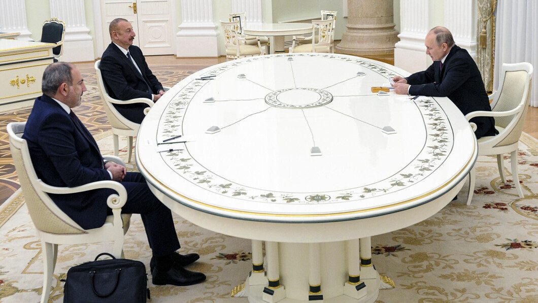 In 2021, Vladimir Putin mediated between the Armenian prime minister and the Azerbaijani president in the Kremlin.  The goal was to establish a lasting peace.  Photo: Mikhail Klimentyev/AP/NTB