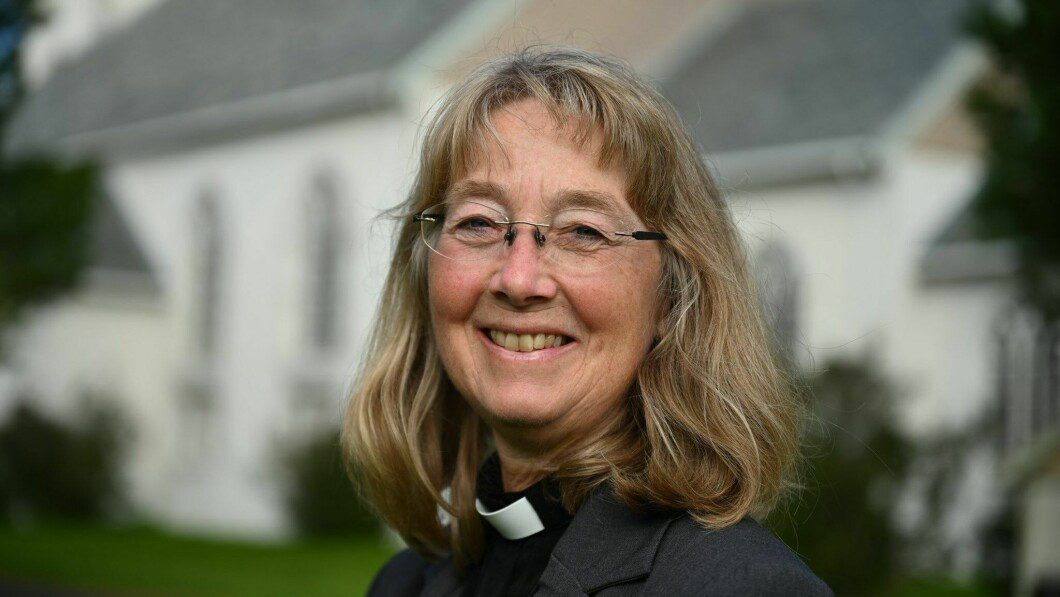 You have to do everything yourself: on Sunday there will be a historic service in Ibestad, where only one parish priest, Anne Piet Tjendland, will be present.  Photo: Helge Molund, Ibestad Church