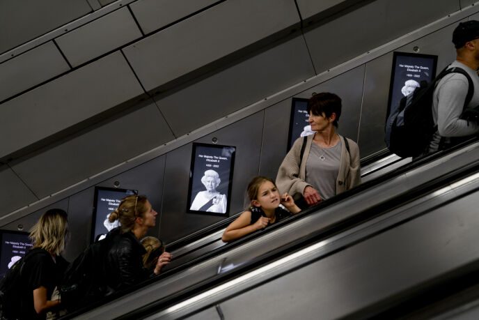 London wallpapers: Pictures of the recently deceased Queen Elizabeth can be found almost everywhere you turn in the city of London.  Photo: John T. Pedersen / Dagbladet