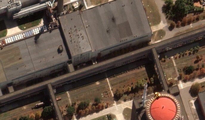 Damage: The satellite image, taken on August 29, shows damage to the roof of a building close to nuclear reactors at the Zaporizhia Power Plant.  Photo: Maxar Technologies/AP/NTB