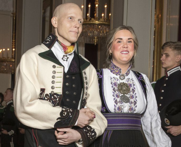 AT CELL GIFT: Cancer patient Bjorn Einar Romoren visited the castle in 2019. His wife Martin is right.  The occasion was the state visit of the President of Slovenia, Borut Pahor.  Photo: Terje Pedersen / NTB