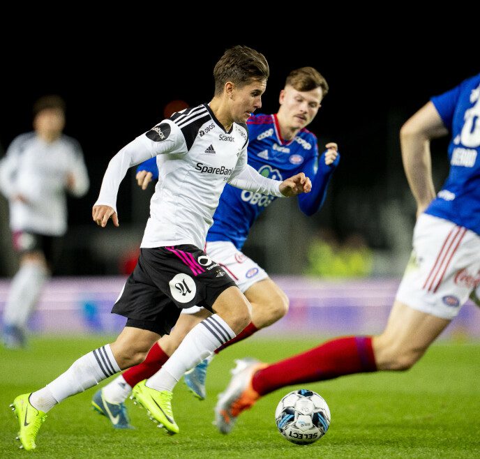 Solid: Vålerenga had a tough time in Lerkendal on Sunday.  Here Odin Thiago Holm in a duel with Viktor Jensen from Rosenborg.  The latter scored two goals in Tronder's 3-0 home win.  Photo: Ole Martin Wold / NTB