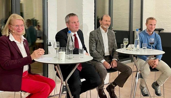 How do you end the war?  Jan Halland Matläri, Haakon Lundy-Saxe, Oyvind Osterud and Tormod Heyer met to discuss this at the University of Oslo.  Photo: Seo Ellen Jacobsen