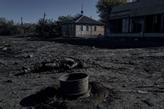 A dead Russian soldier lies on the ground in the village of Zarechny in Donetsk, eastern Ukraine.  Photo: AP/NTB