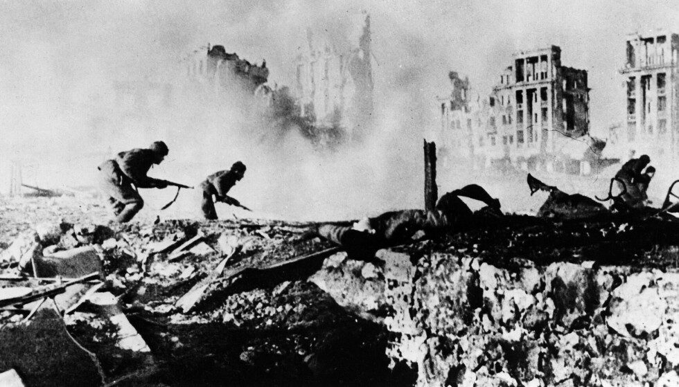 Old War Strategies: According to the British Ministry of Defense, Russia uses war strategies that have not changed since World War II.  Here from the Battle of Stalingrad in 1942. Photo: NTB Scanpix