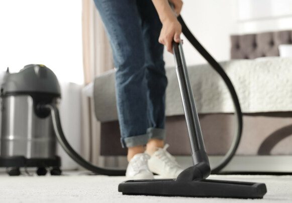 Keep it active: If you add a little extra activity to your housecleaning, this can be part of the three-minute step.  Photo: NTB.